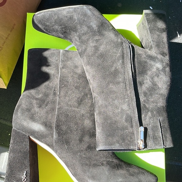 🌼2/$89 BLACK CODIE ANKLE BOOTIES - Picture 7 of 8